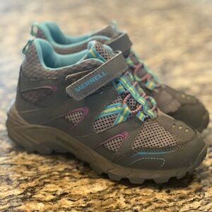 Size 13 Merrell Girls Waterproof Hilltop Boots - Great condition.